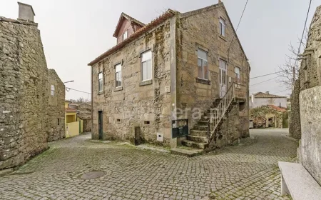 Stone Villa to Restore in Mesquitela, Almeida for €45,000