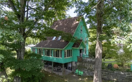 Victorian Riverfront Home for Sale in Hancock, NY-$225,000