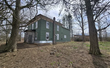 Sprakers NY Farmhouse on 2.35 Acres Estate Sale Opportunity-$49,500