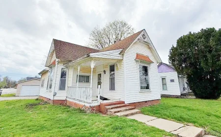 Affordable 3-Bedroom Corner Lot Home in Oakland, IL - $29,900