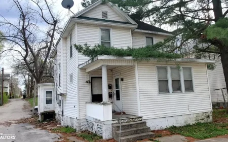 Keokuk IA Duplex Investment Opportunity on N 10th Street-$26,900