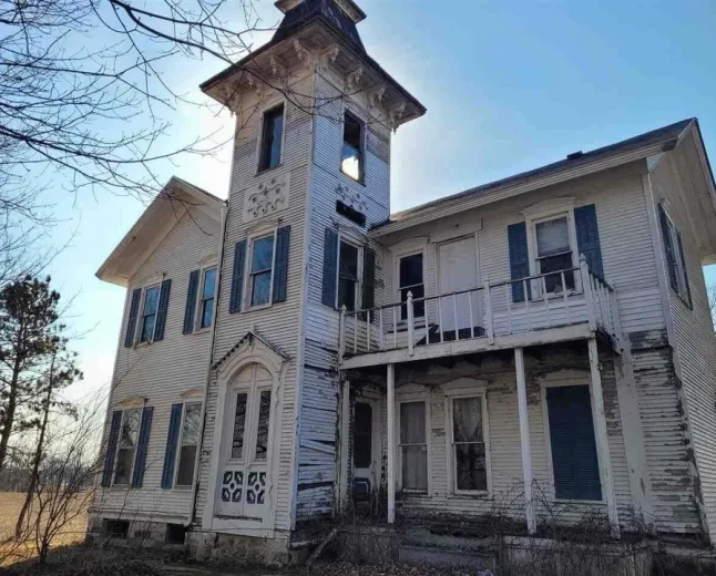 Historic Horton Farmhouse on 2.4 Acres With Barn-$187,000