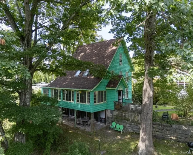 Victorian Riverfront Home for Sale in Hancock, NY-$225,000