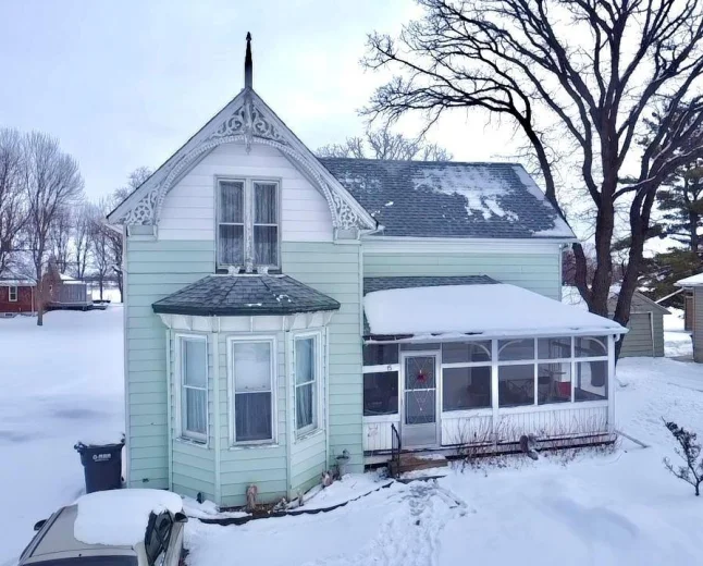 Affordable Character Home on Double Lot in Emerson-$89,000
