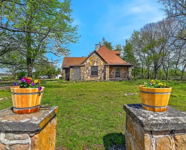 Springfield, MO Bungalow on 2.2 Acres With Garage & Cottage-$195,000