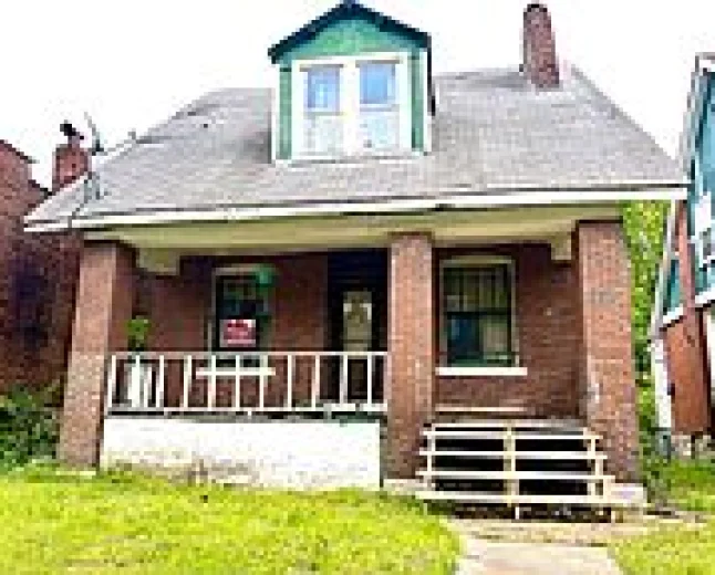 Saint Louis Fixer-Upper at 4242 Harris Avenue for- $17,000