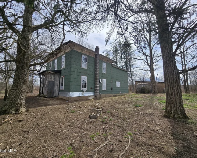 Sprakers NY Farmhouse on 2.35 Acres Estate Sale Opportunity-$49,500